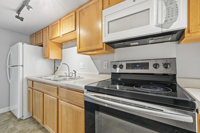 Building Photo - 3609 Balsam Ave