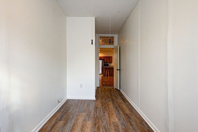 Building Photo - 313 E Spring St