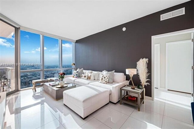 Building Photo - 851 NE 1st Ave