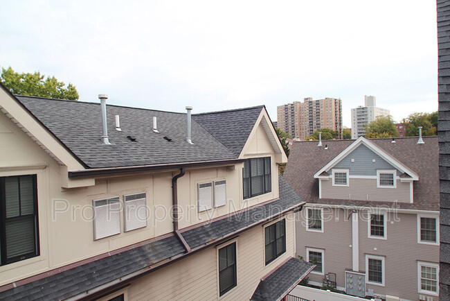 Building Photo - 109 Forest St