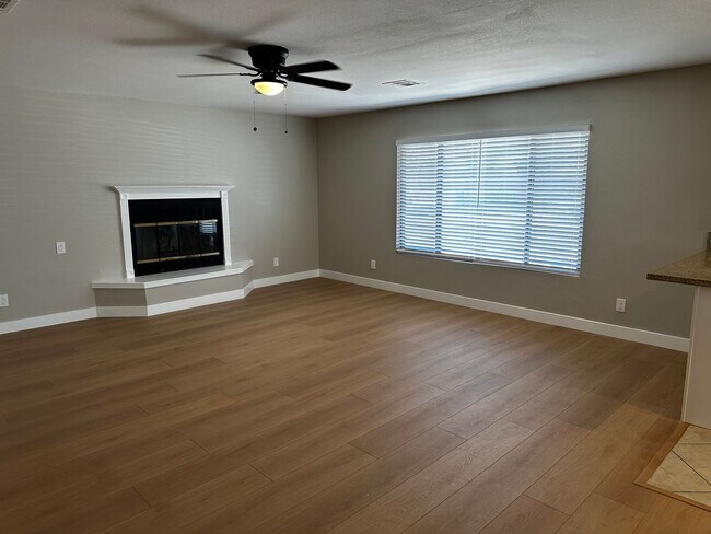 Building Photo - Freshly Updated 3bd/2ba home for rent!