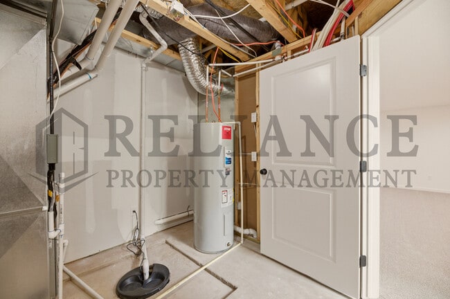 Building Photo - 5247 N Pinecrest Ct