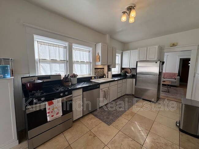 Building Photo - 1149 S Lk St