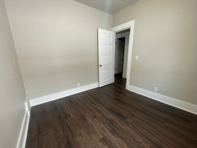 Building Photo - Updated 2 Bedroom 2 Bathroom Home