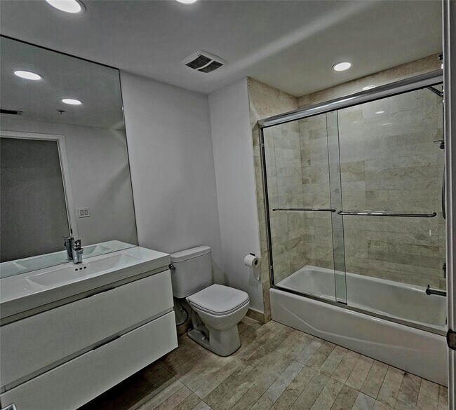 Building Photo - 17301 Biscayne Blvd