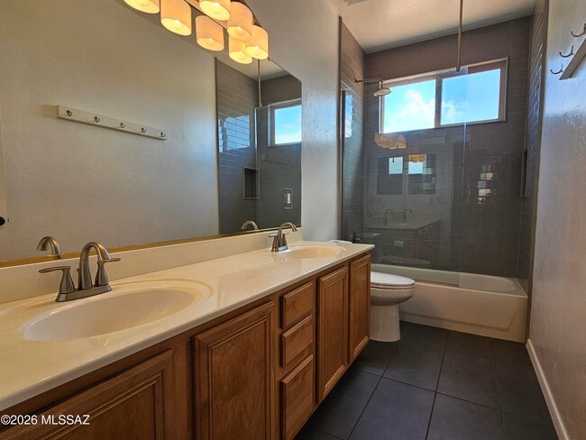 Building Photo - 4389 N Sunset Cliff Dr