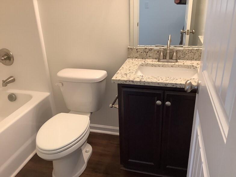 Building Photo - 125 Bur Oak Dr