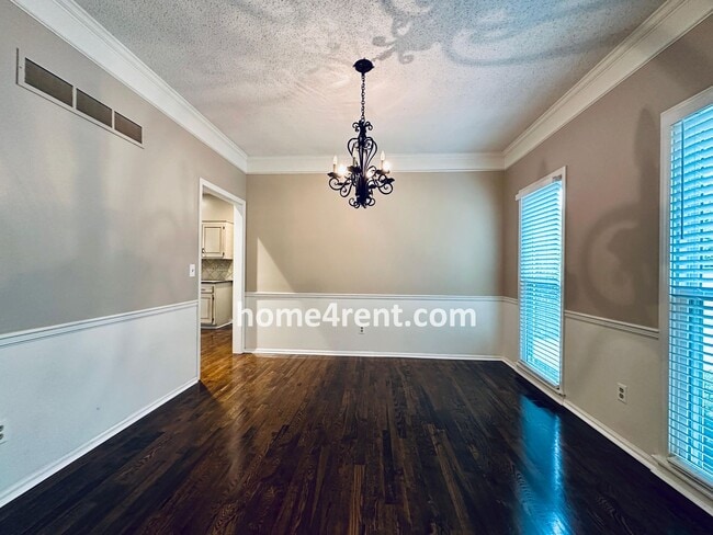 Building Photo - Blue Valley Schools, Granite Counters, Fin...