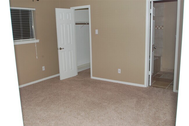 Building Photo - 3110 Brookhurst Ln