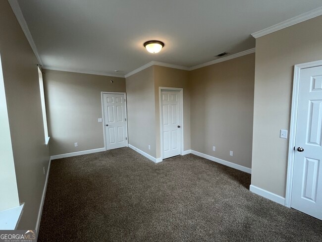 Building Photo - 65 E Main St