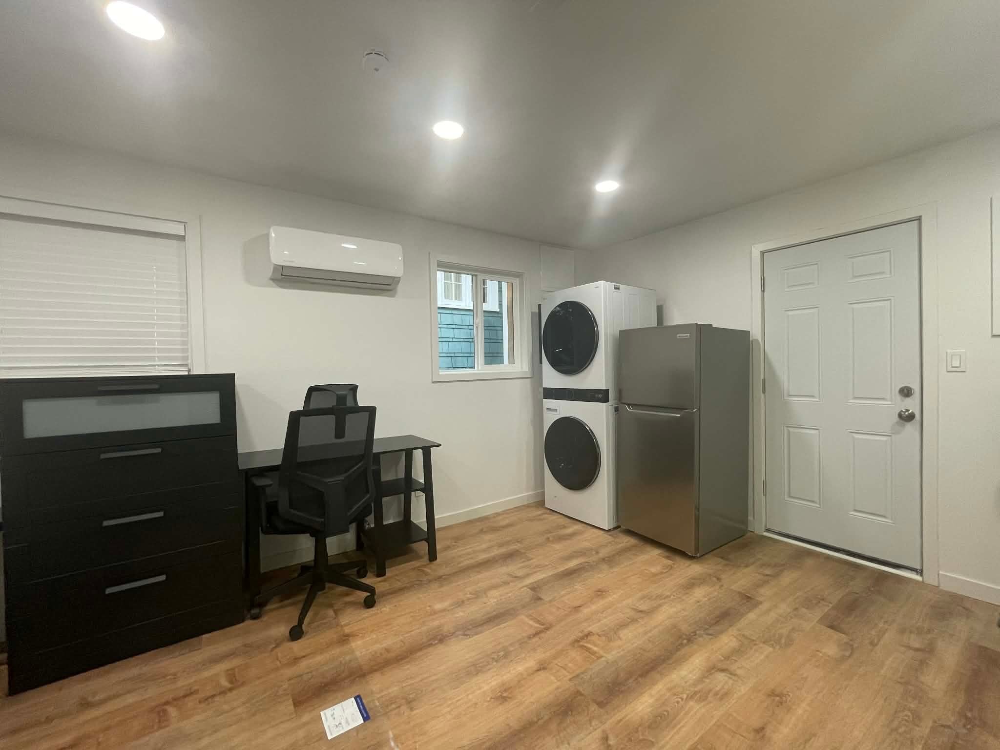 Building Photo - 704 NE 53rd St