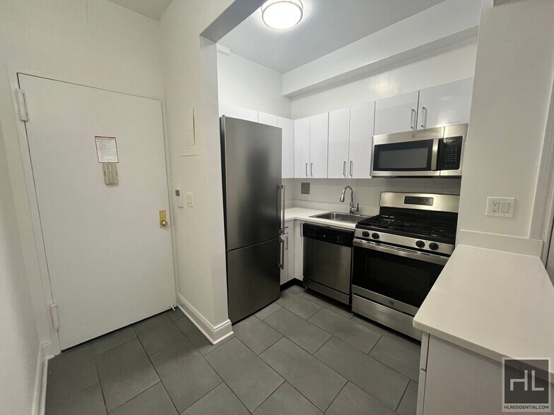 Primary Photo - WEST 22 STREET
