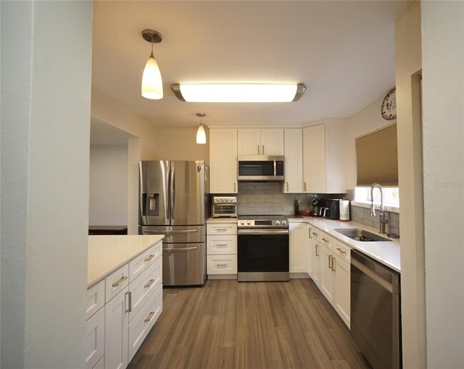 Building Photo - 6325 Newtown Cir
