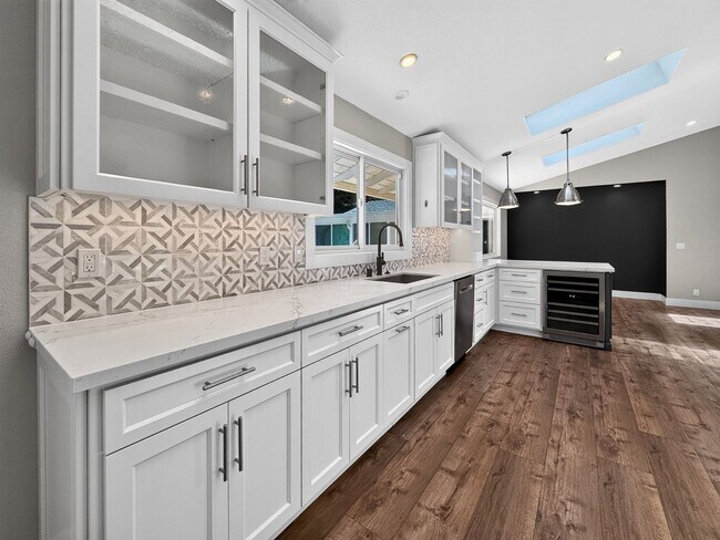 Building Photo - Gorgeous 4 Bedroom PLUS Spacious Bonus Room with Pool in Desired Alamo Neighborhood Available Now!