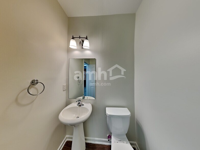 Building Photo - 5618 Stowe Derby Dr