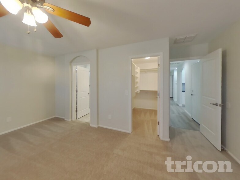 Building Photo - 8701 S 50th Dr