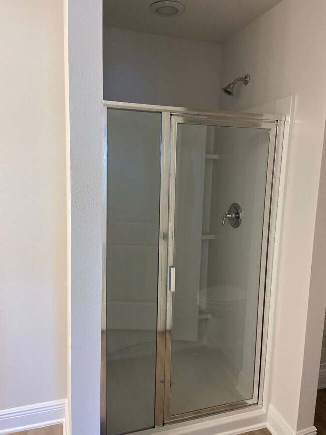 Building Photo - COMMUNITY POOL! Close to Navy base, beach,...