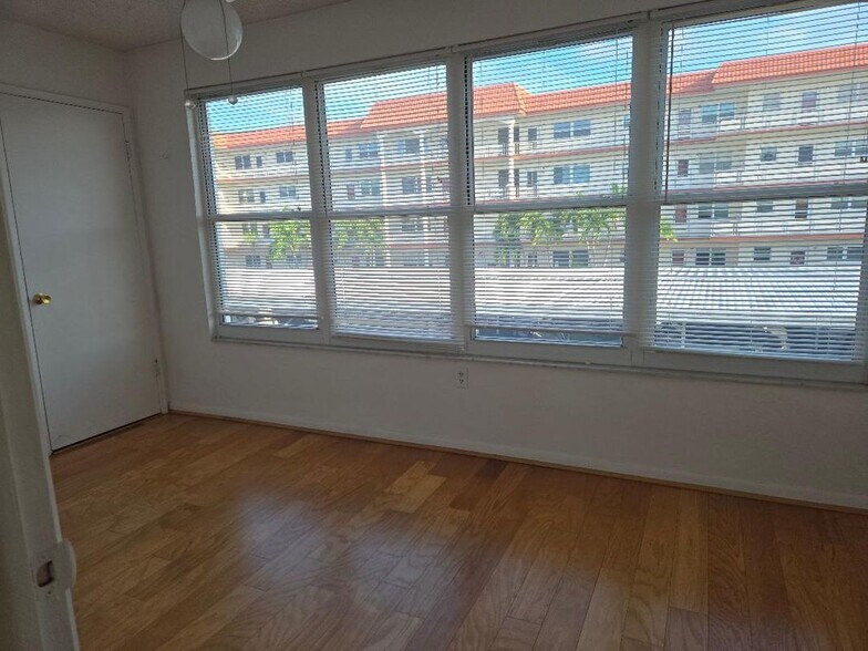 Building Photo - 3128 59th St S