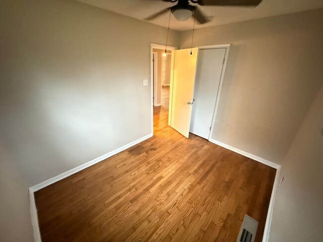 Building Photo - 3 Bed 1 Bath Springfield, MO