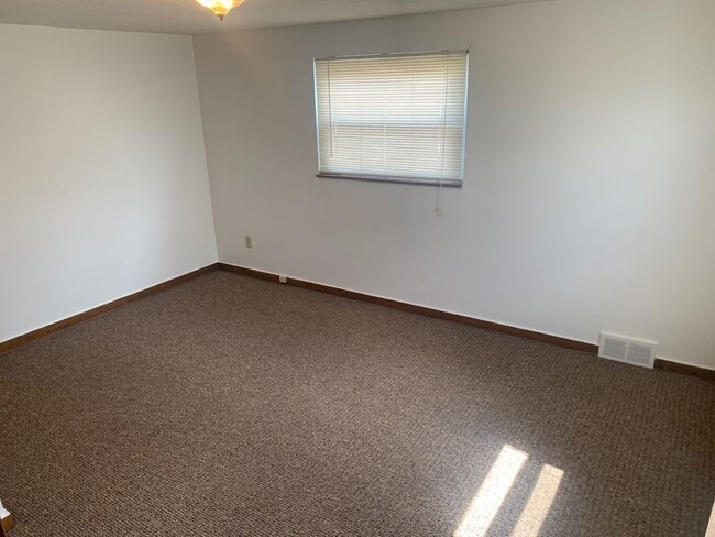 Building Photo - Spacious 2-bedroom 1-bath Townhome, Christy Park McK