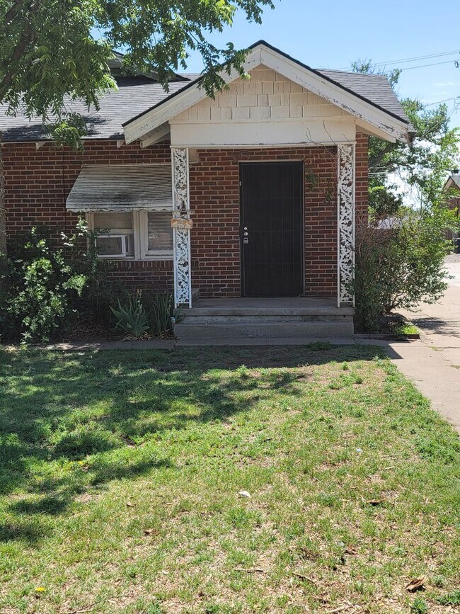Primary Photo - 2219 S Tyler St