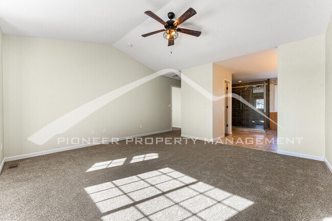 Building Photo - Beautiful Home with Fenced Back Yard and Cozy Fireplace