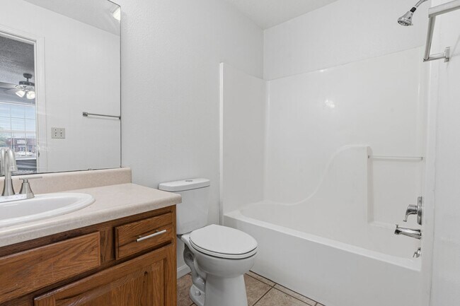 Building Photo - 1 Bed 1 Bath Apartment