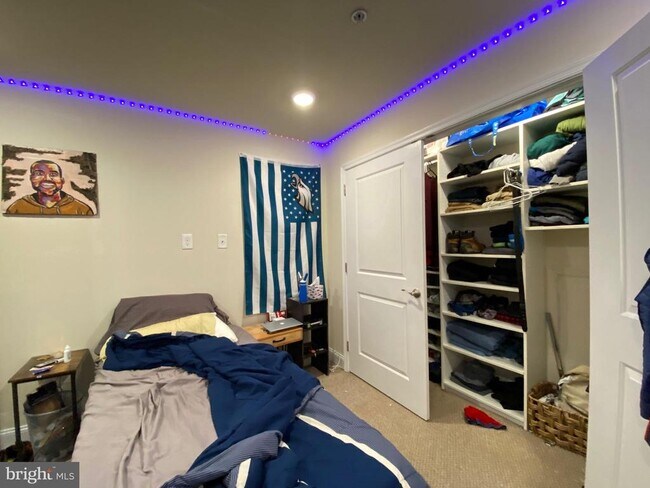 Building Photo - 1950 N Gratz St