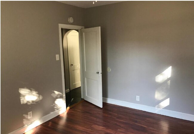 Building Photo - 302 Cattell Ave