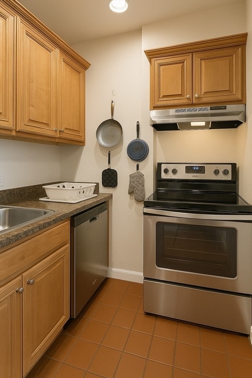 Building Photo - 390 Riverway