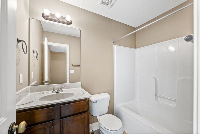 Building Photo - Pet Friendly Two Bedroom!