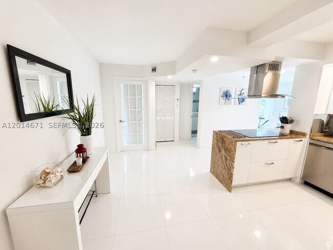 Building Photo - 6917 Collins Ave