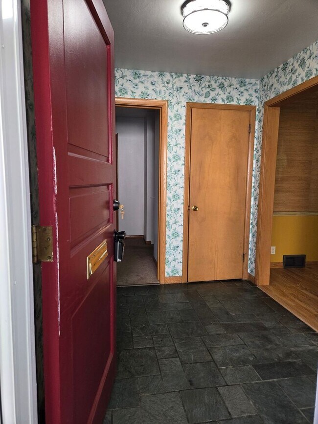 Building Photo - 132 Corll St