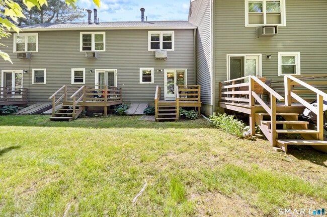 Building Photo - 135 Fairway Dr
