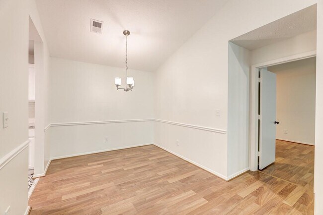 Building Photo - 529 Warm Springs Cir