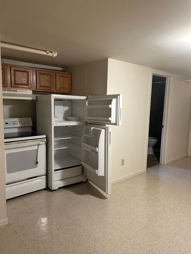 Building Photo - Solid Brick Rancher in Greencastle