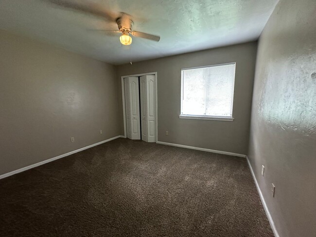 Building Photo - 749 Pointe Ct