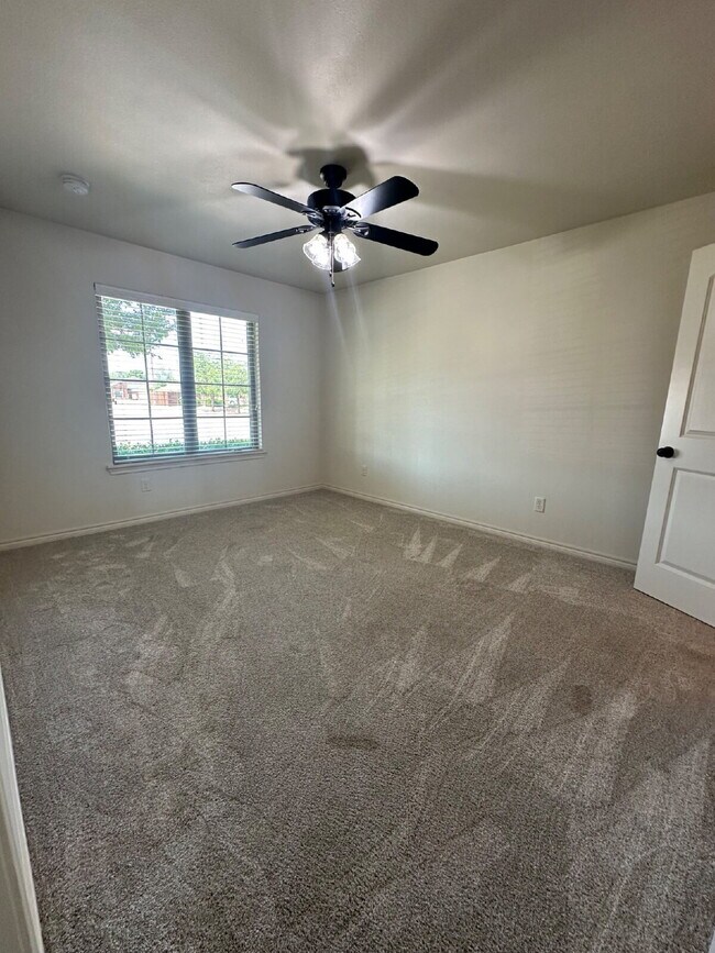 Building Photo - Beautifully Maintained Duplex - Lease Only