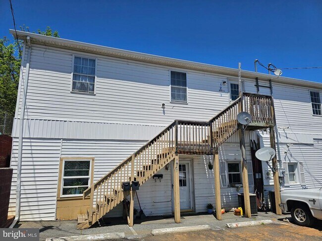 Primary Photo - 1202 N Royal Ave