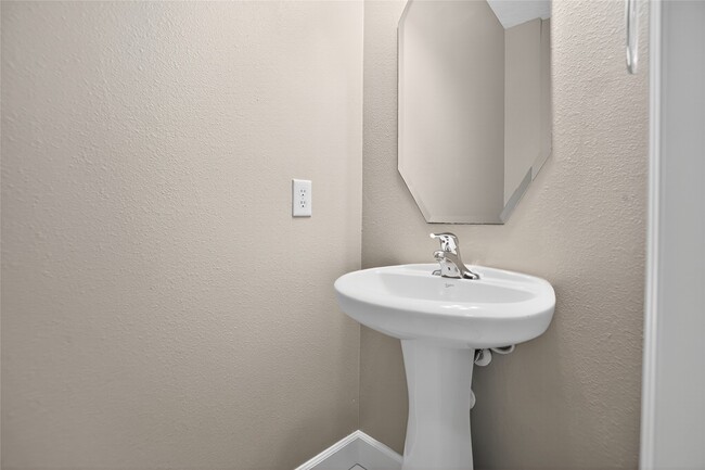 Building Photo - 126 Silver Penny Dr