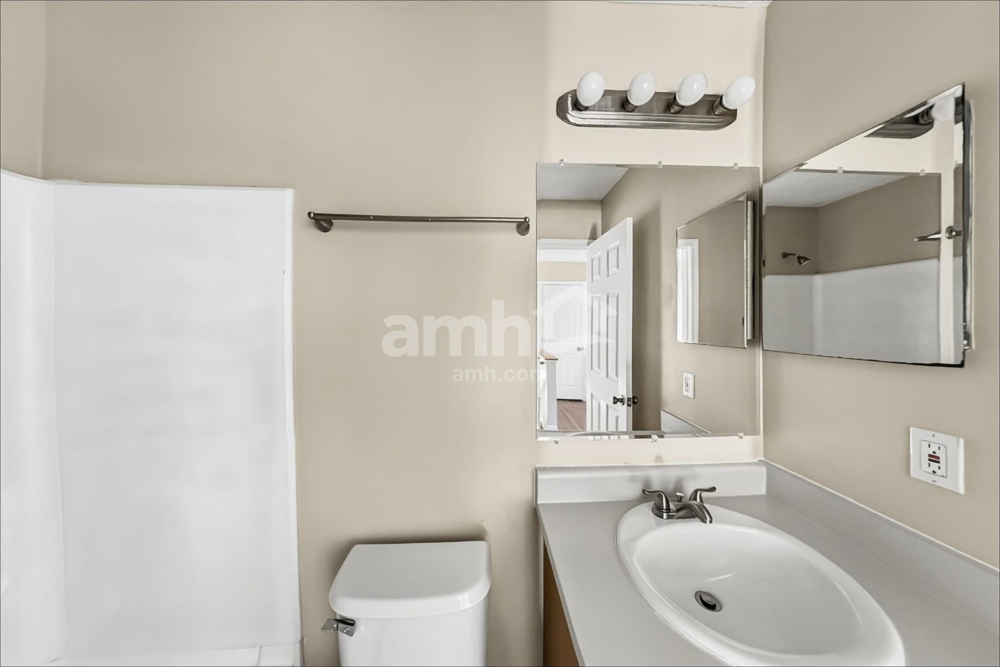 Building Photo - 4024 Walnut Crossing Dr