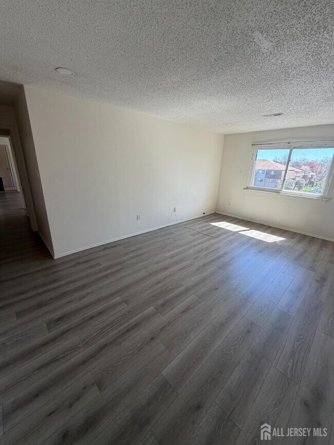 Building Photo - 510 Edison Glen Terrace
