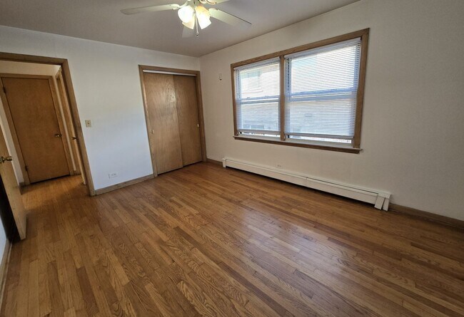 Building Photo - 4114 N Kedvale Ave