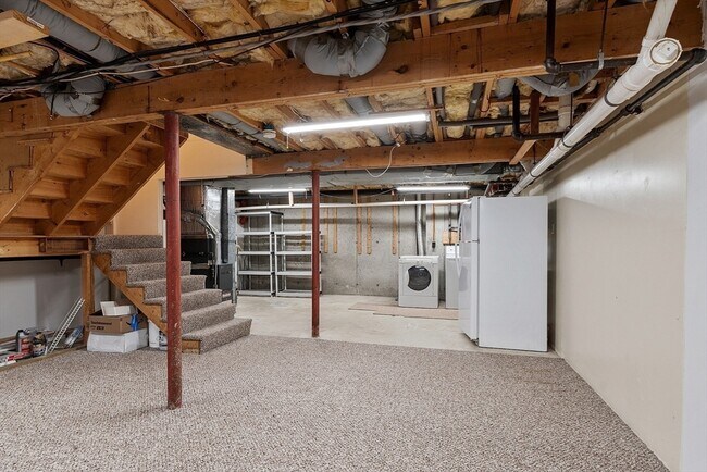 Building Photo - 148 Flower Ln