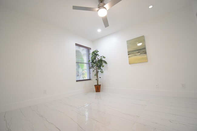 Building Photo - 11071 Baybreeze Way
