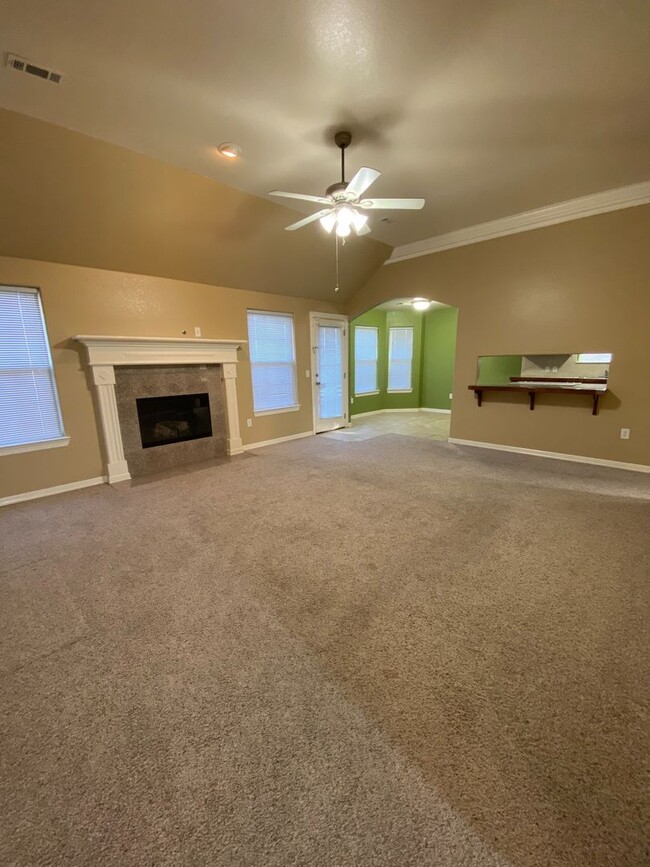 Building Photo - 221 Milas St