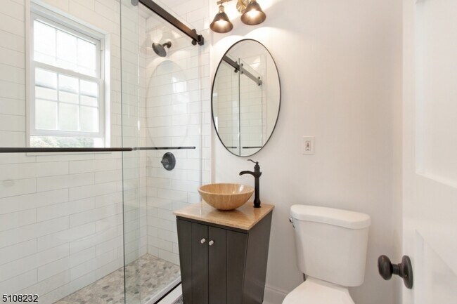 Building Photo - 380 Claremont Ave