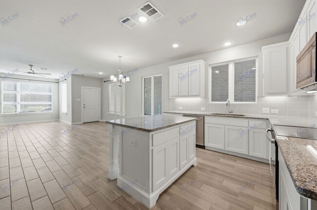 Building Photo - 358 Oakbend Dr