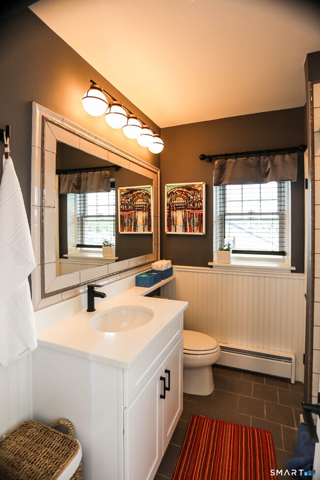 Building Photo - 36 Turn of River Rd