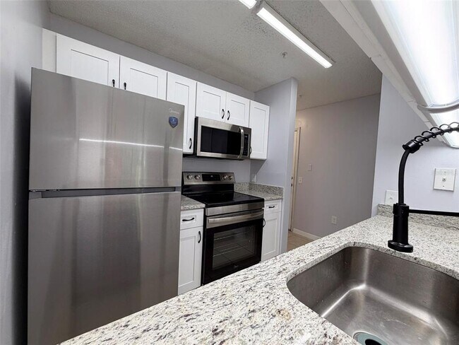 Building Photo - 3921 SW 34th St